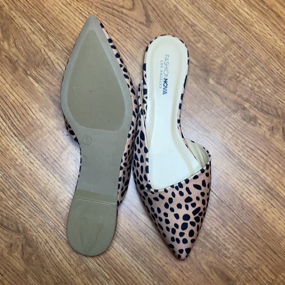 Size 6 fashion nova leopard slides - Picture 2 of 4